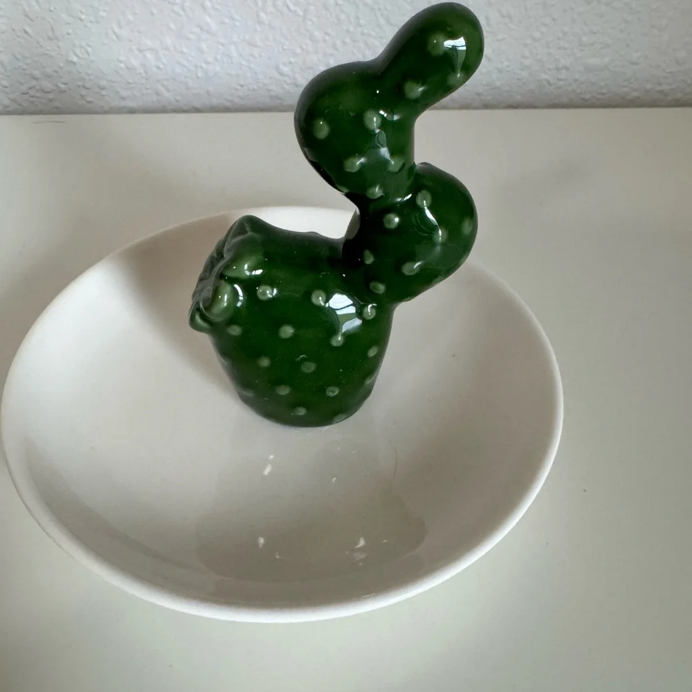 Green Ceramic Cactus Sculpture‎